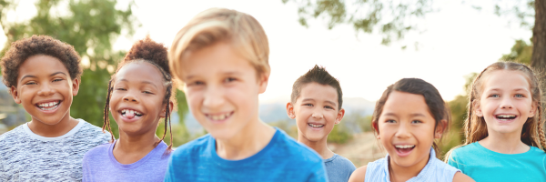 en tête de page diversité avec des enfants de différentes origines